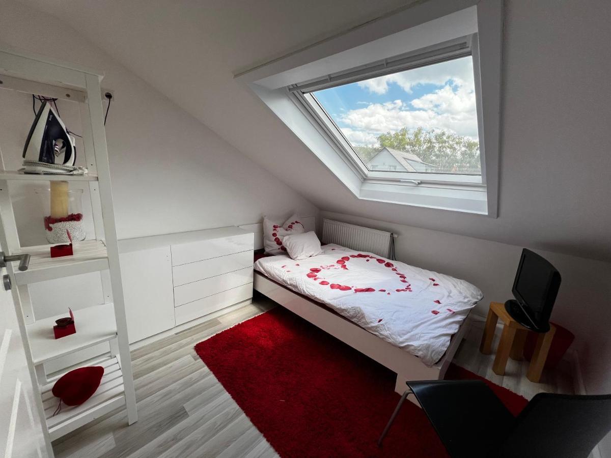 Ferienwohnung Schlueter Nußloch Екстериор снимка